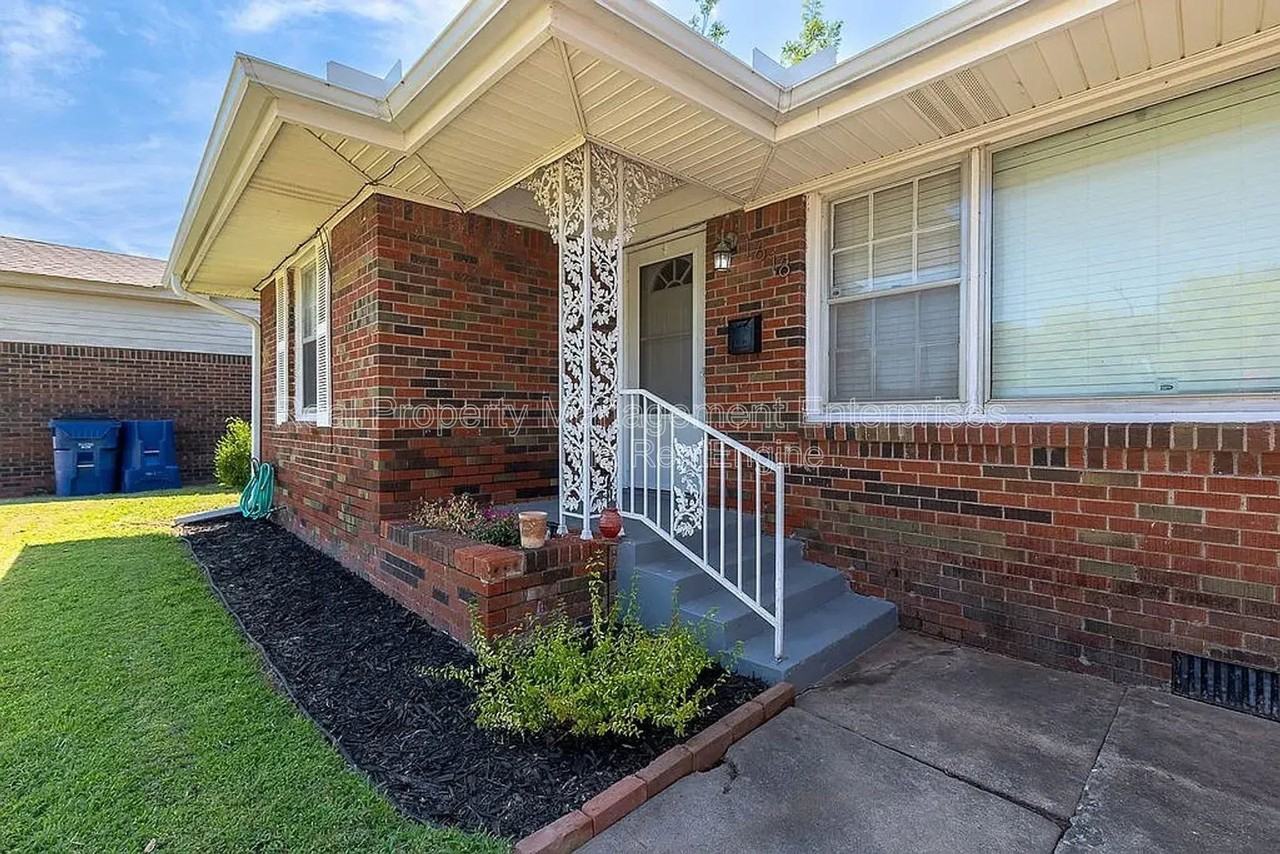 1618 Oxford Way - Photo 2 of 21