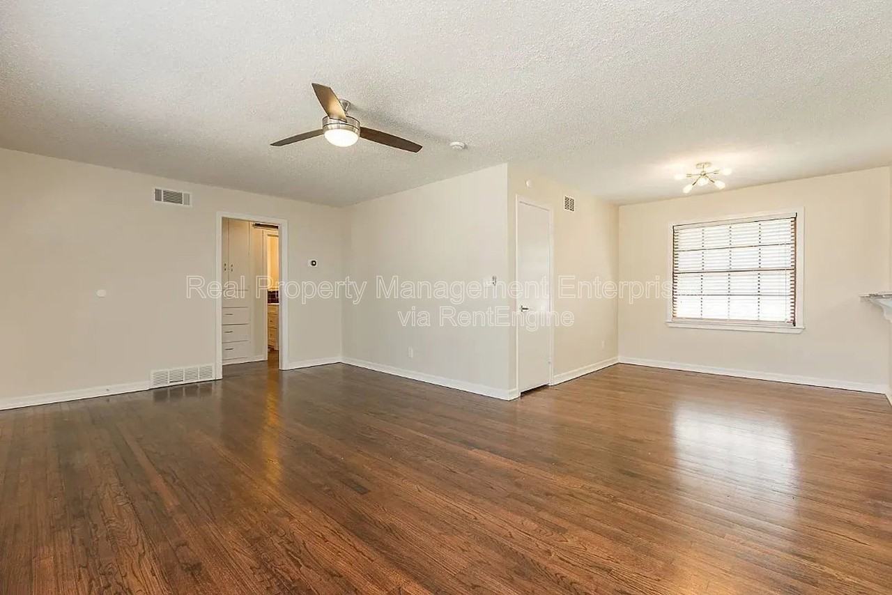 1618 Oxford Way - Photo 4 of 21