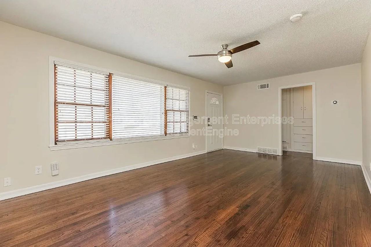 1618 Oxford Way - Photo 5 of 21