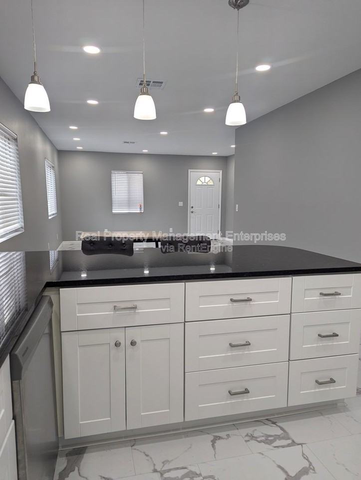 600 N Poplar Ln - Photo 6 of 28