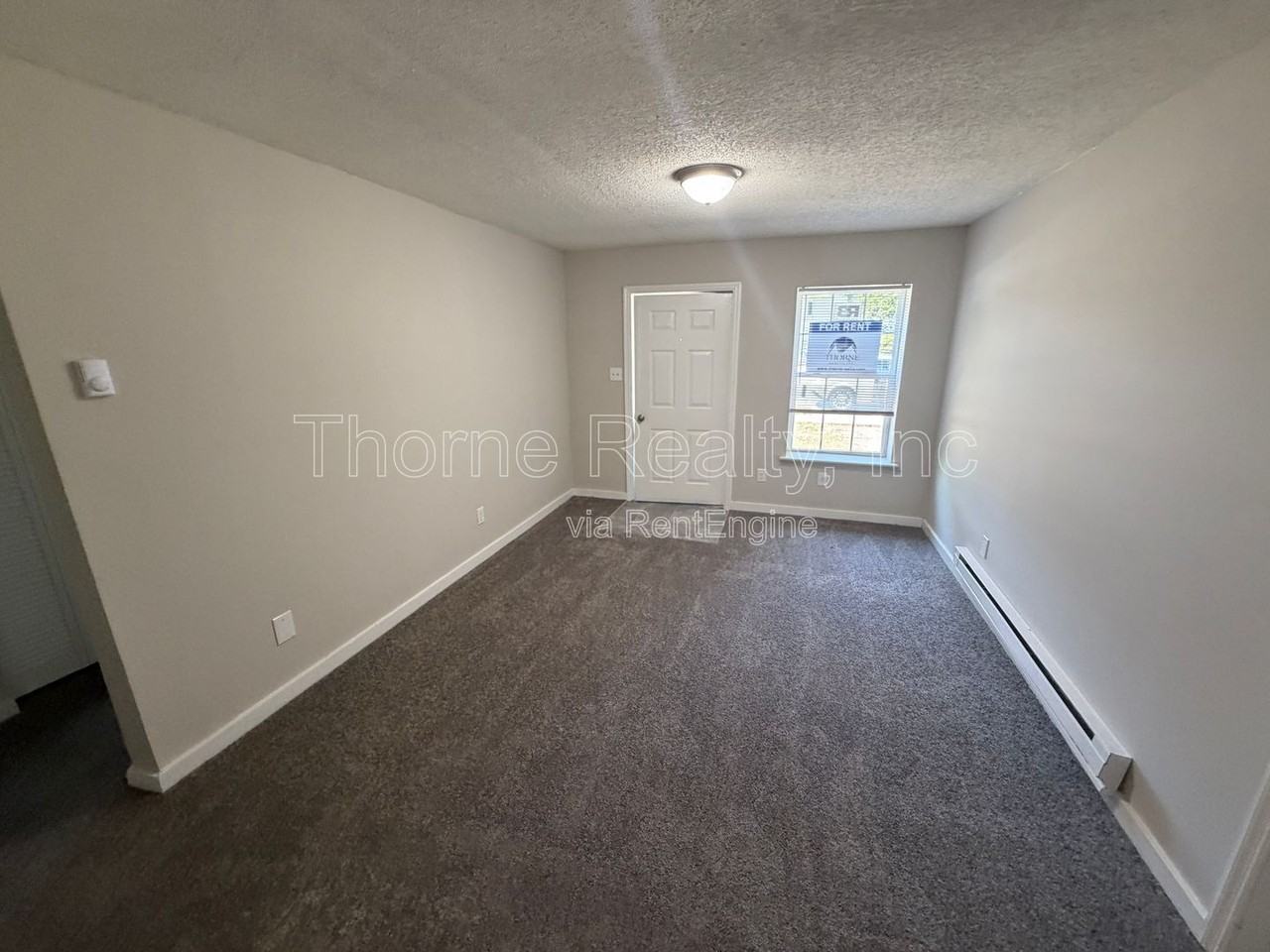 605 E Wilson St - Photo 2 of 8