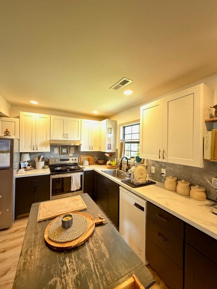 60 Carriage House Dr - Photo 4 of 27