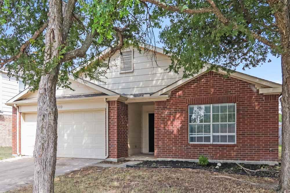 1308 Wintercreek Dr - Photo 3 of 16
