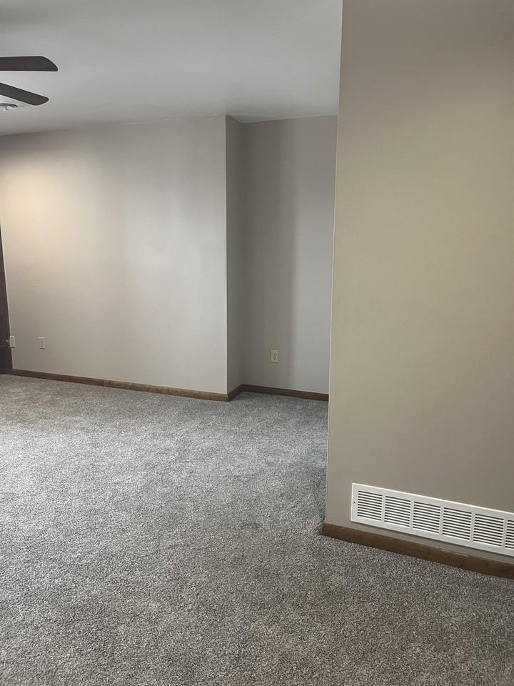 240 Carrington St #3 - Photo 7 of 7
