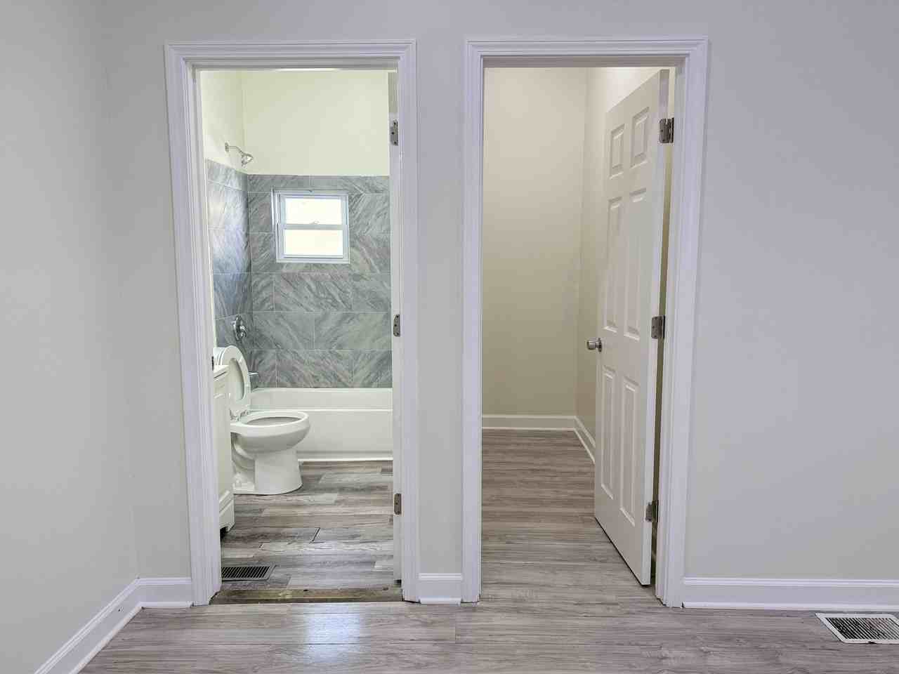 9605 S Avenue L #1R - Photo 4 of 7