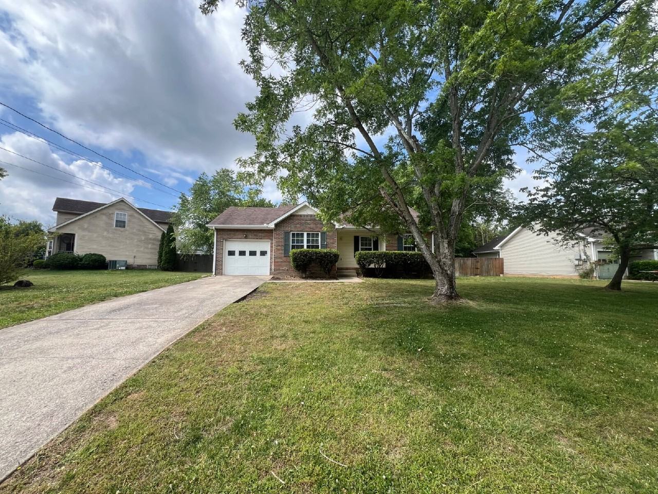 345 Broadmore Dr - Photo 2 of 17