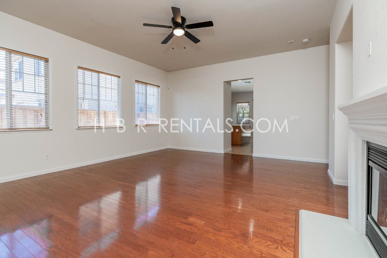 404 Bethell Ave - Photo 5 of 34