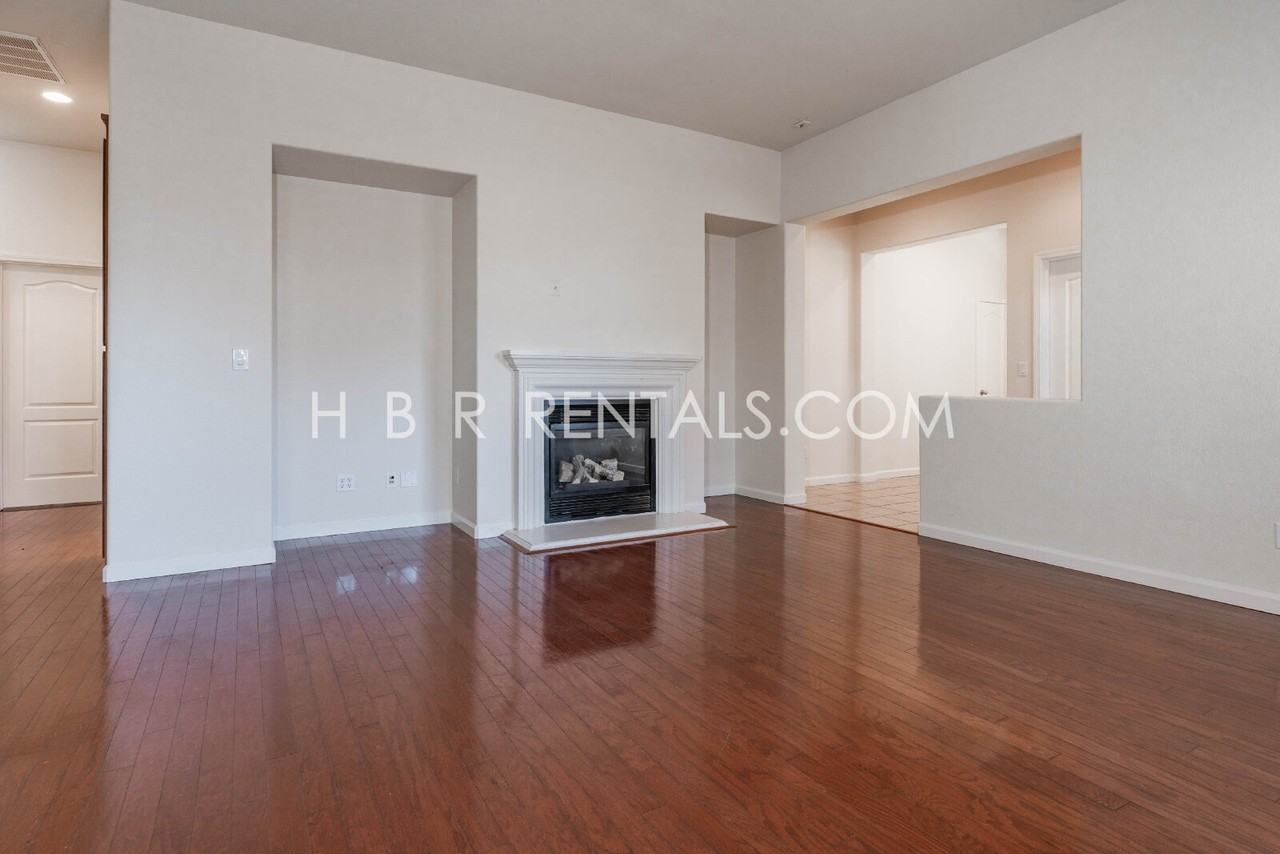 404 Bethell Ave - Photo 6 of 34