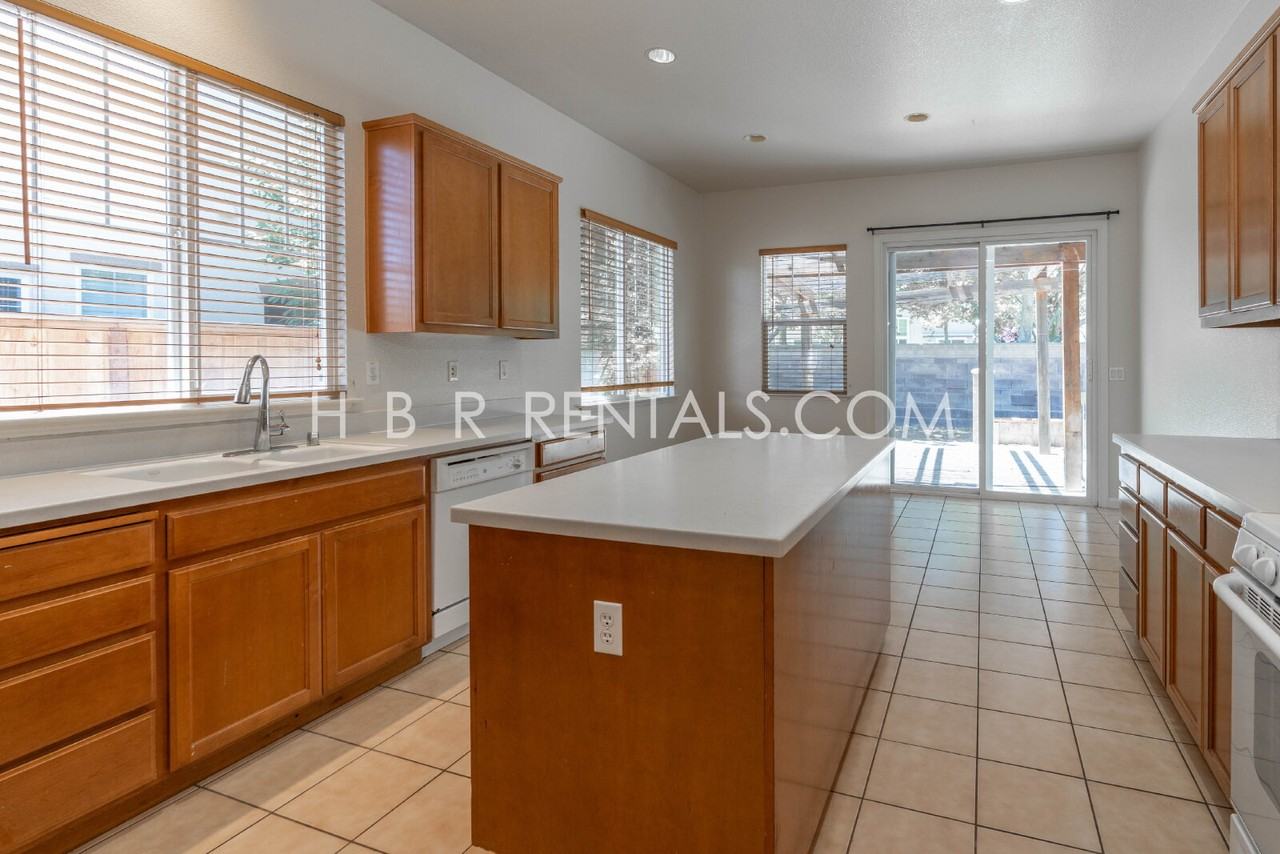 404 Bethell Ave - Photo 7 of 34