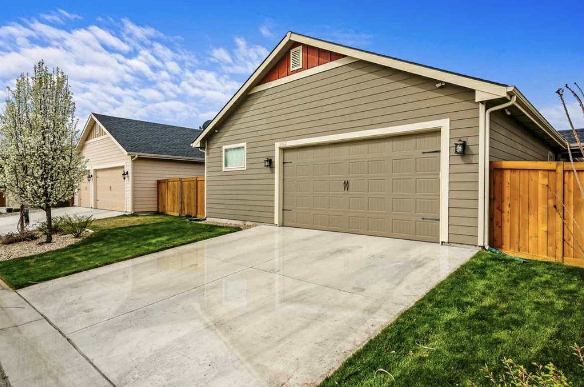 2862 N Centrepoint Way - Photo 2 of 50
