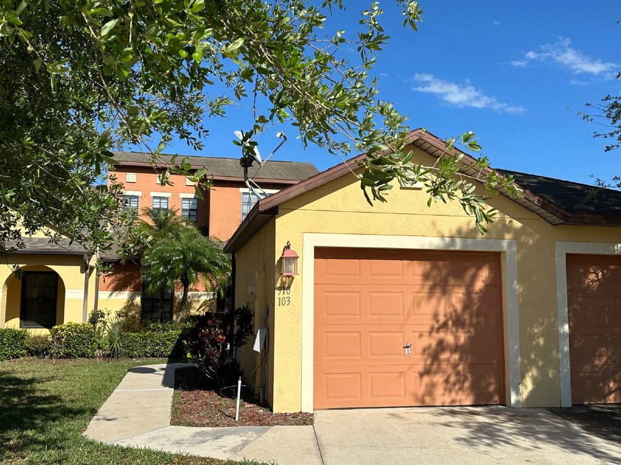 910 Luminary Cir - Photo 3 of 29