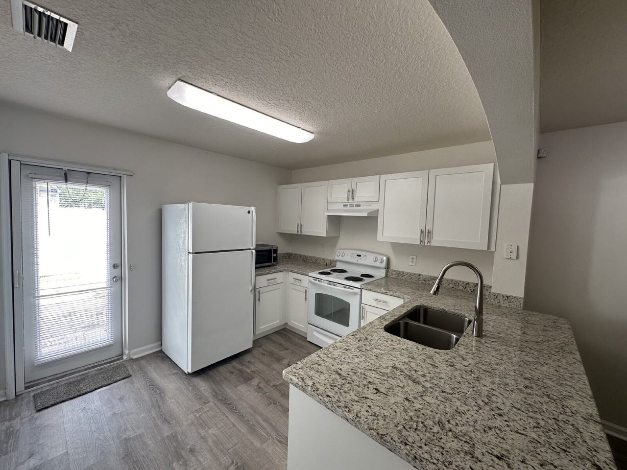 910 Luminary Cir - Photo 7 of 29