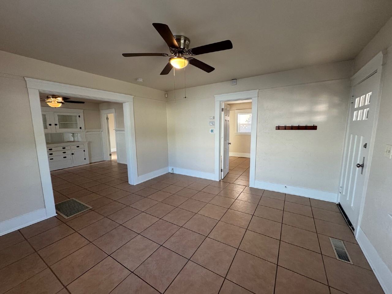 338 Flower St - Photo 3 of 20