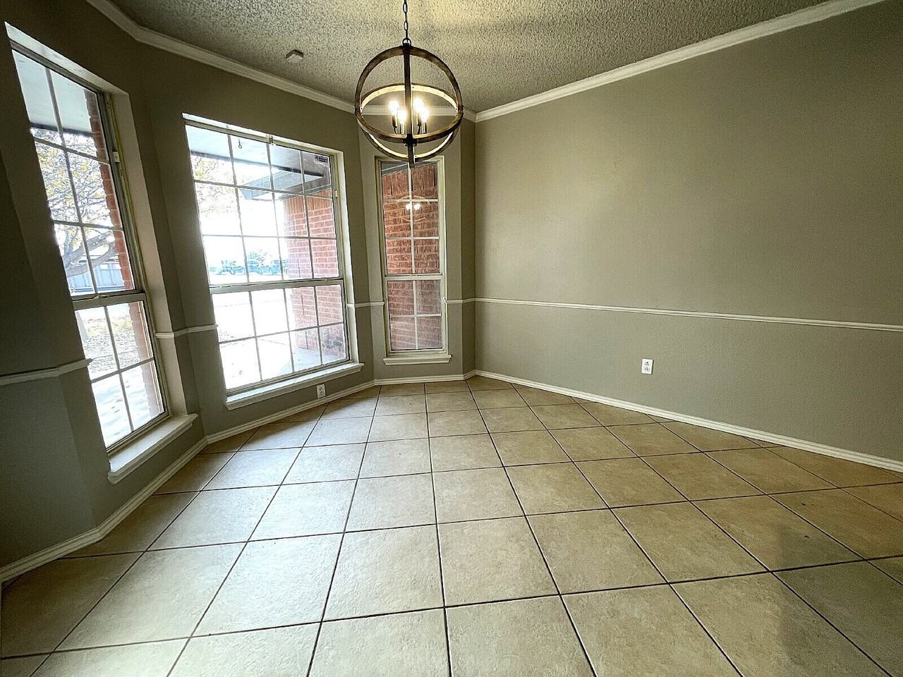 6328 10th St - Photo 3 of 25