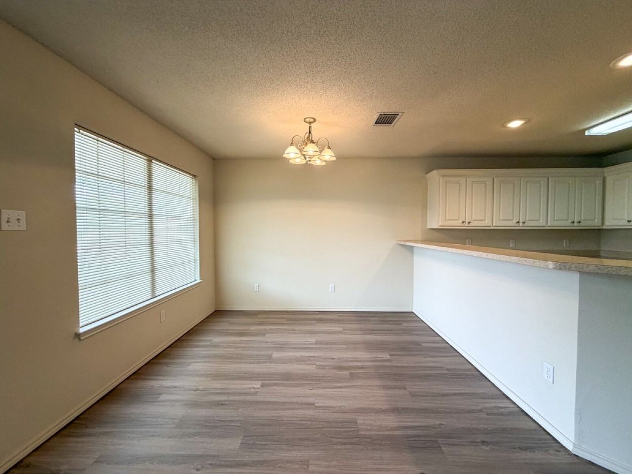 3203 110th St - Photo 3 of 11