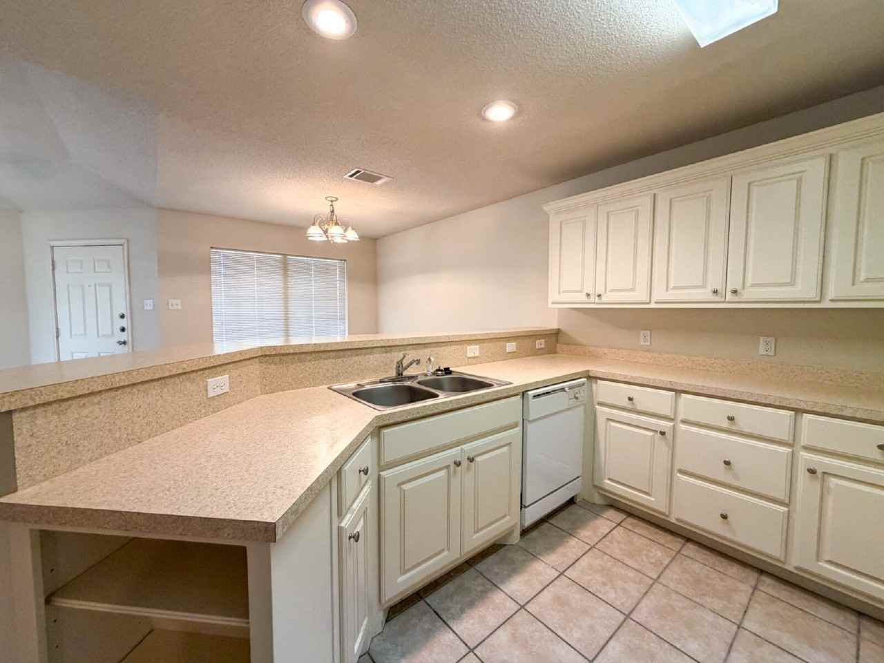 3203 110th St - Photo 5 of 11