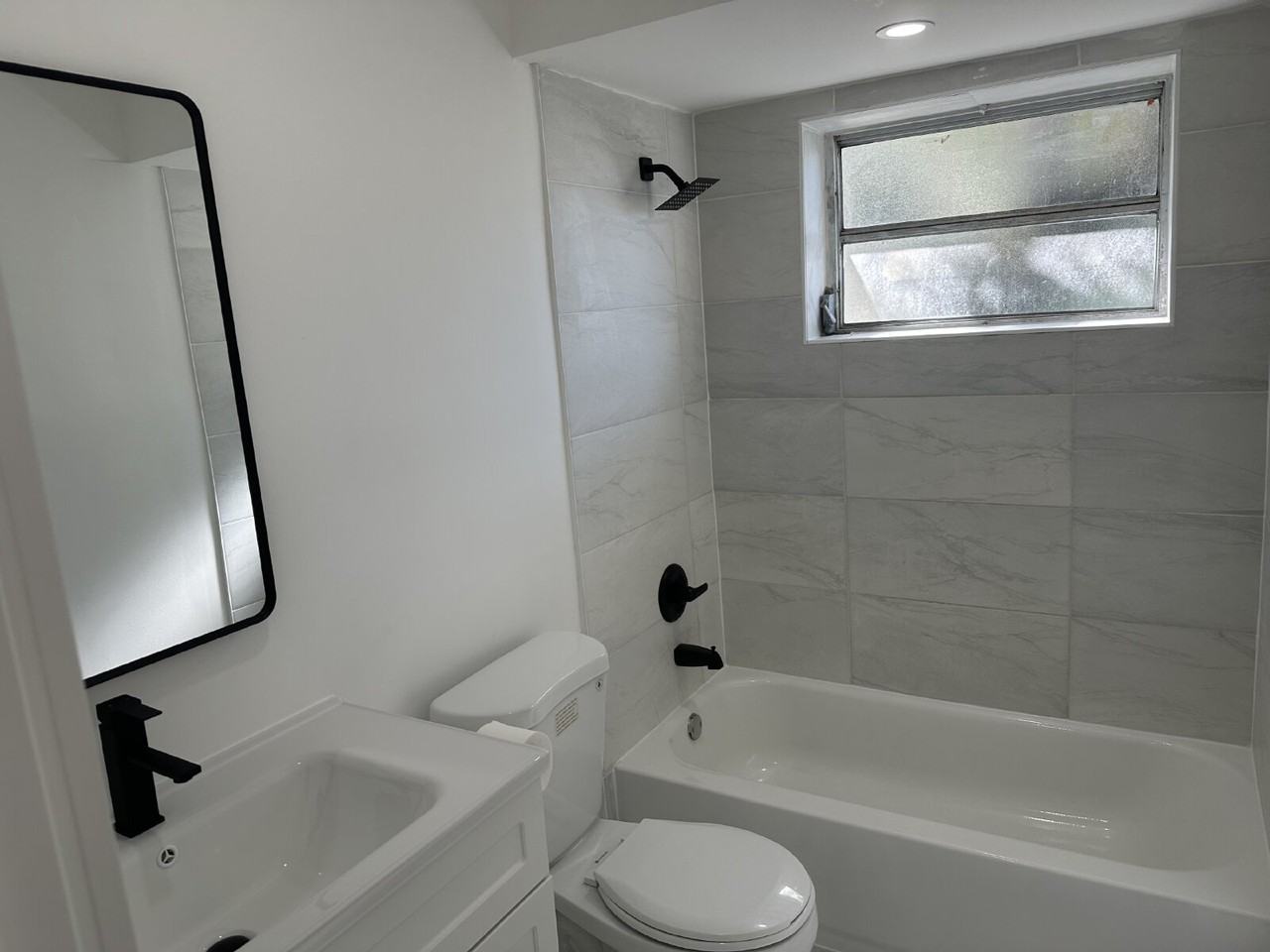 890 Sw 28th St - Photo 2 of 6