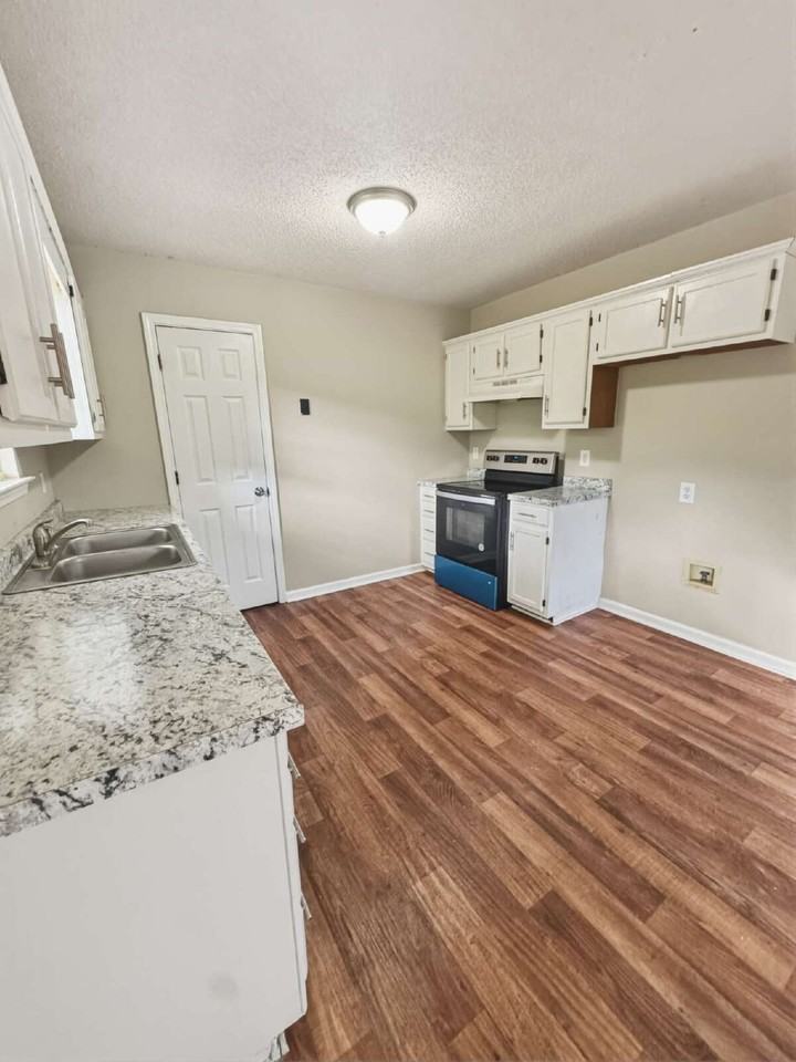 4022 Oliver Dr - Photo 3 of 12