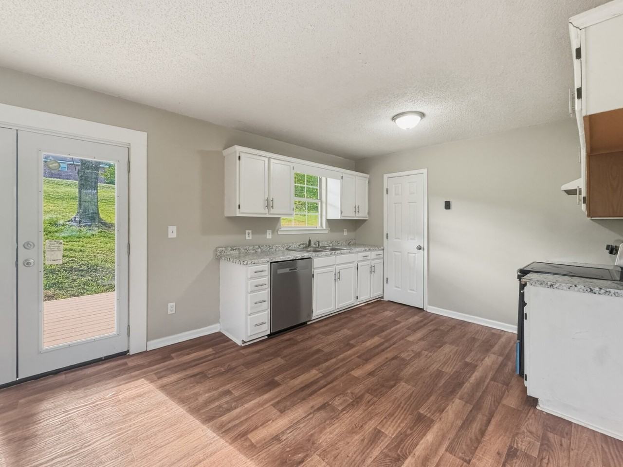 4022 Oliver Dr - Photo 4 of 12