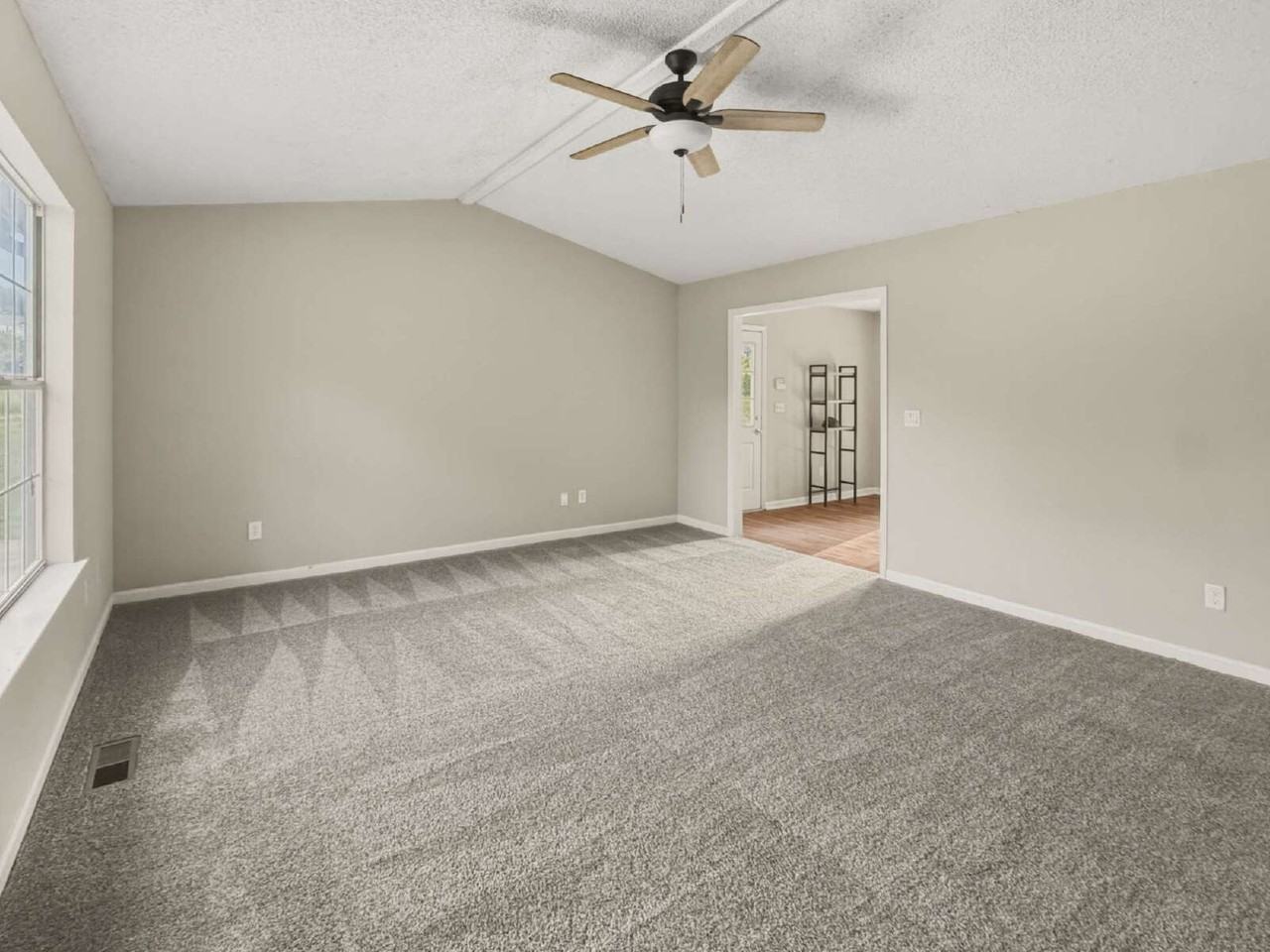 4022 Oliver Dr - Photo 6 of 12