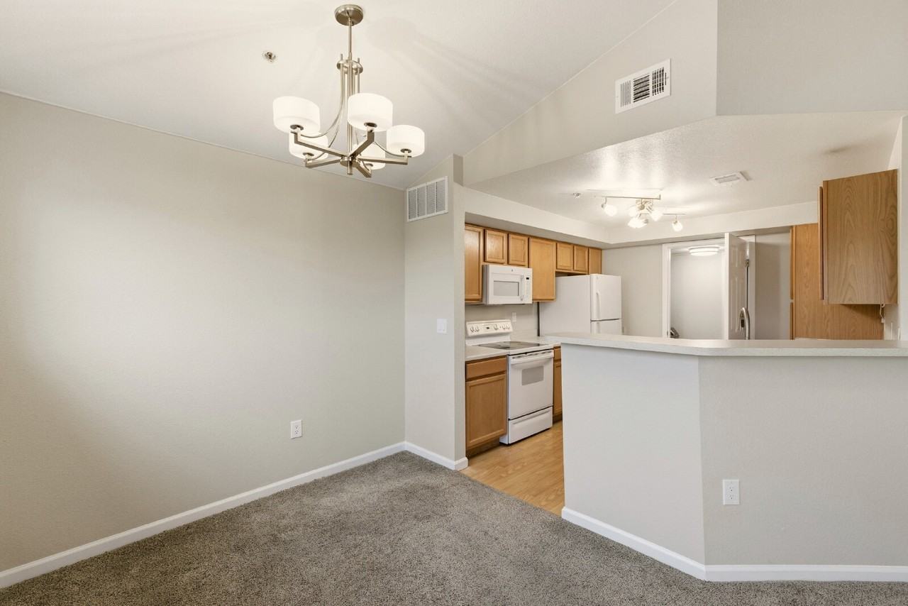 5726 N Genoa Way #301 - Photo 7 of 28