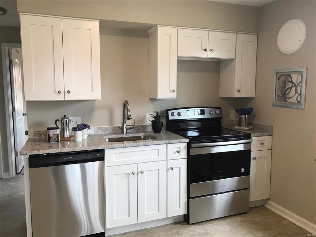 7723 Snowden Ave - Photo 3 of 9
