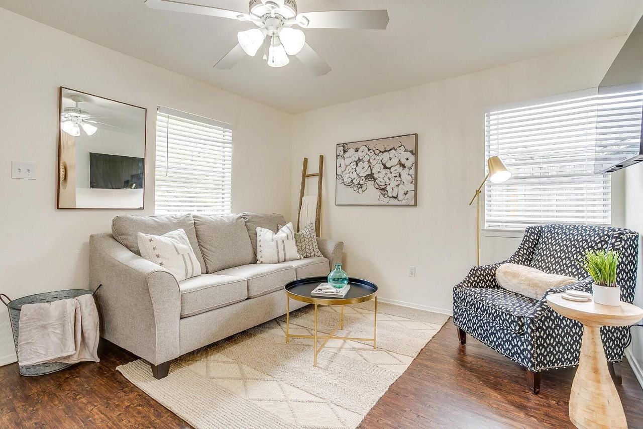 2215 5th Ave - Photo 3 of 21