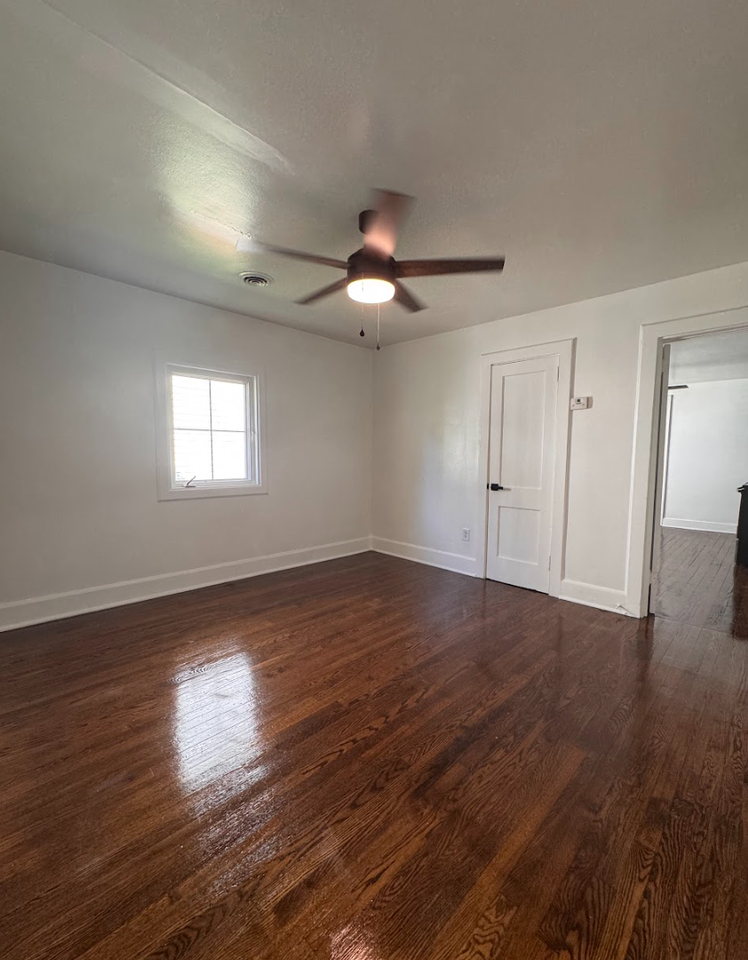 304 N Leach St - Photo 5 of 10
