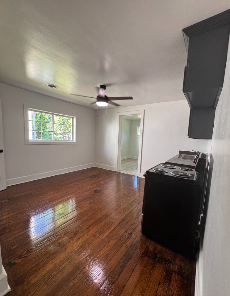 304 N Leach St - Photo 6 of 10