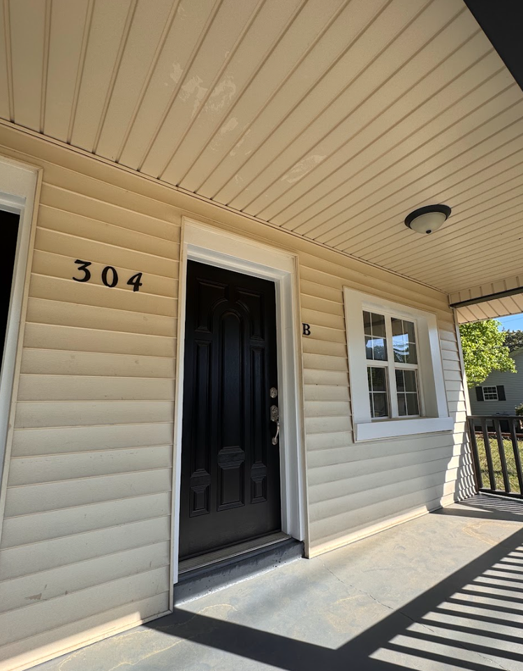 304 N Leach St - Photo 3 of 8