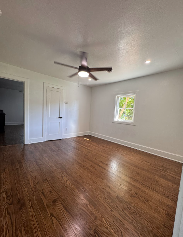 304 N Leach St - Photo 5 of 8