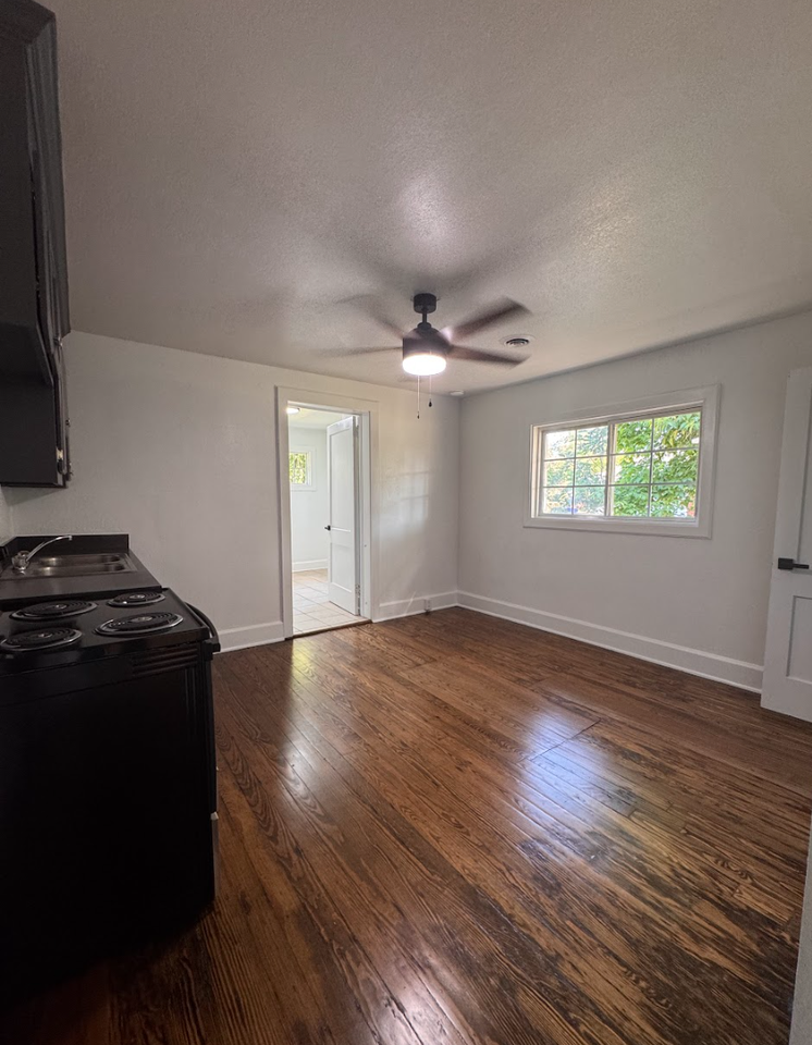 304 N Leach St - Photo 6 of 8