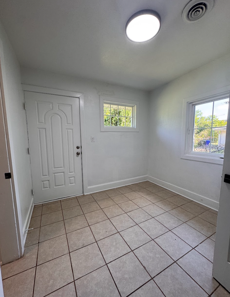304 N Leach St - Photo 7 of 8
