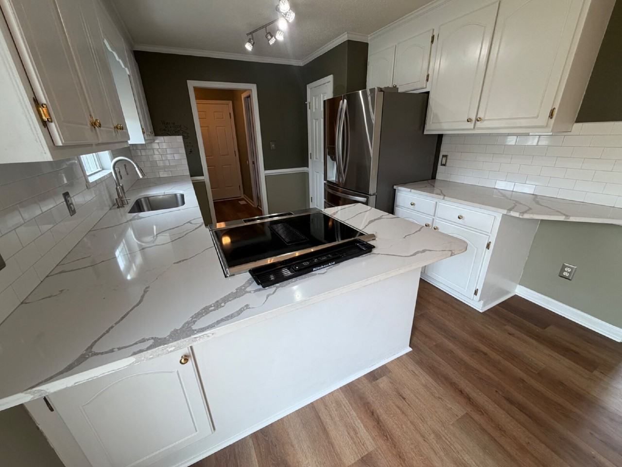 102 N Woodridge Dr - Photo 2 of 13