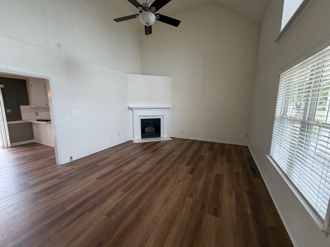 102 N Woodridge Dr - Photo 4 of 13