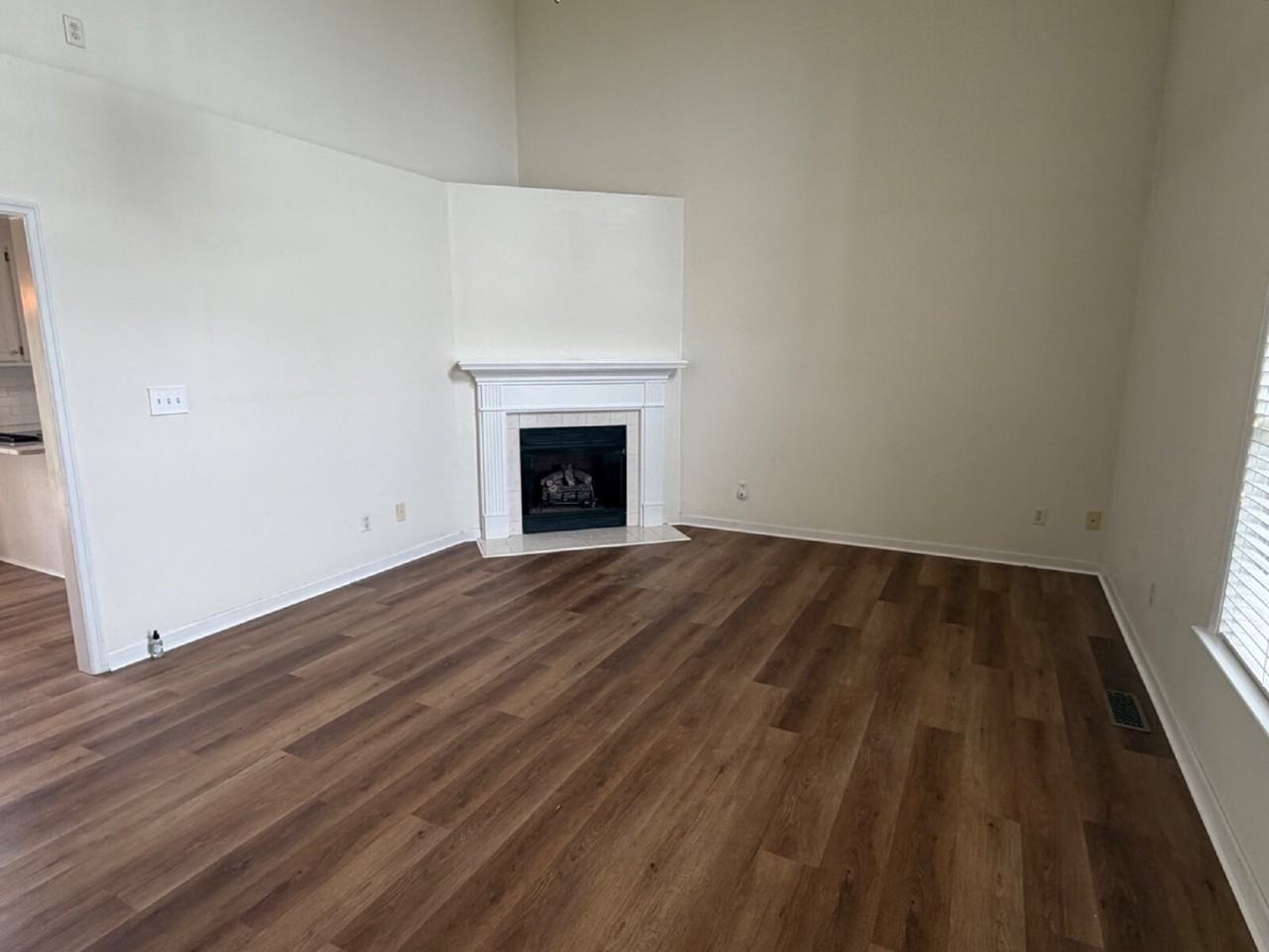 102 N Woodridge Dr - Photo 5 of 13
