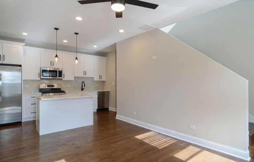 3101 N Hoyne Ave #2 - Photo 3 of 14