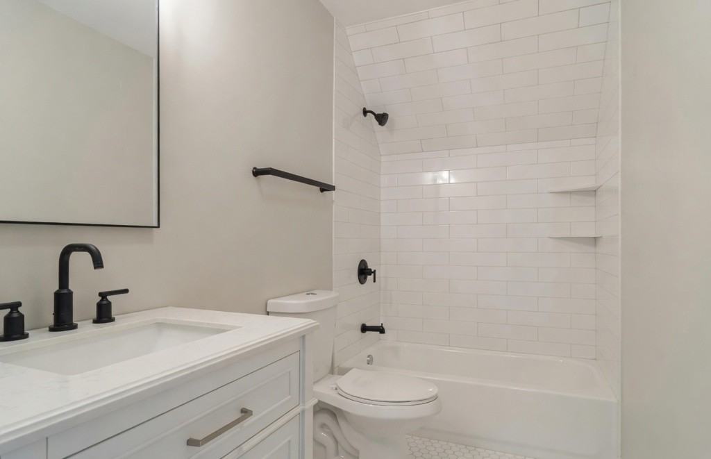3101 N Hoyne Ave #2 - Photo 7 of 14