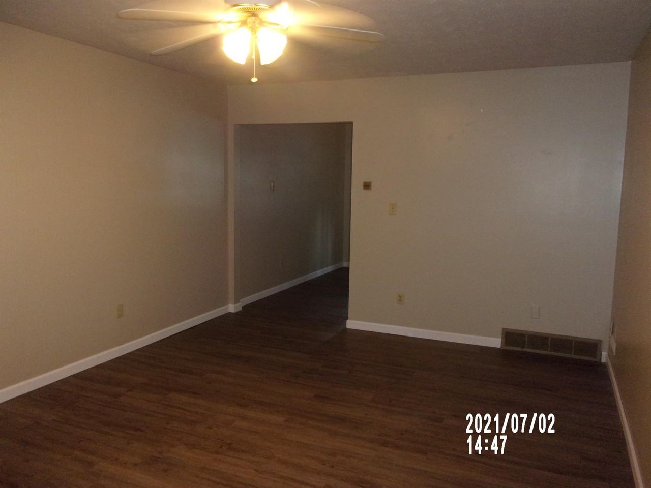 475 Brentwood Ave #B475 - Photo 3 of 10