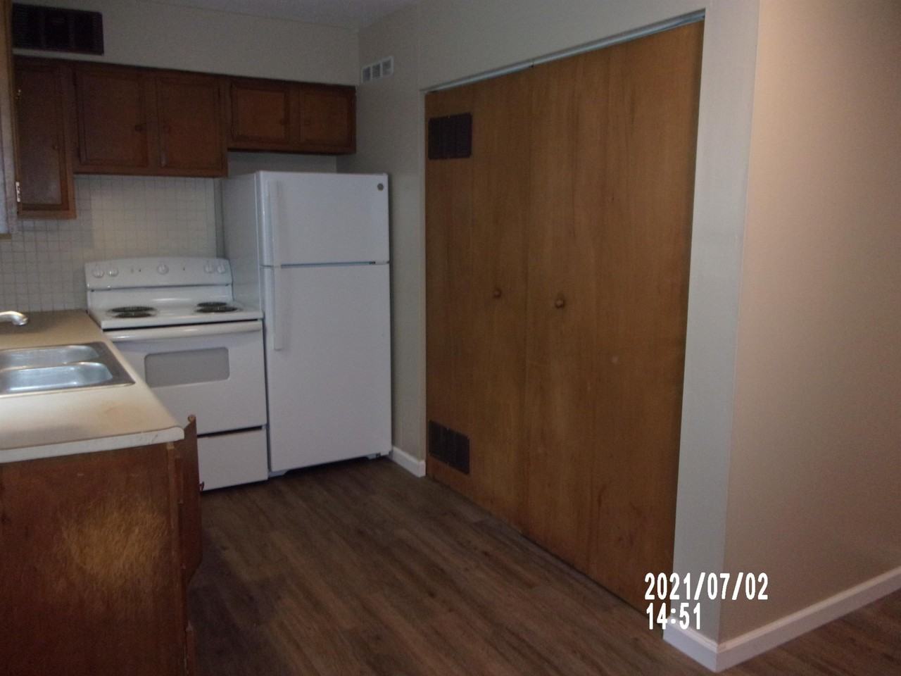 475 Brentwood Ave #B475 - Photo 6 of 10