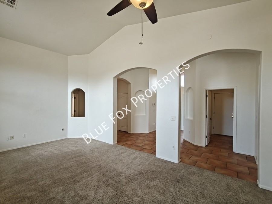 5322 W Olivine Dr - Photo 3 of 32