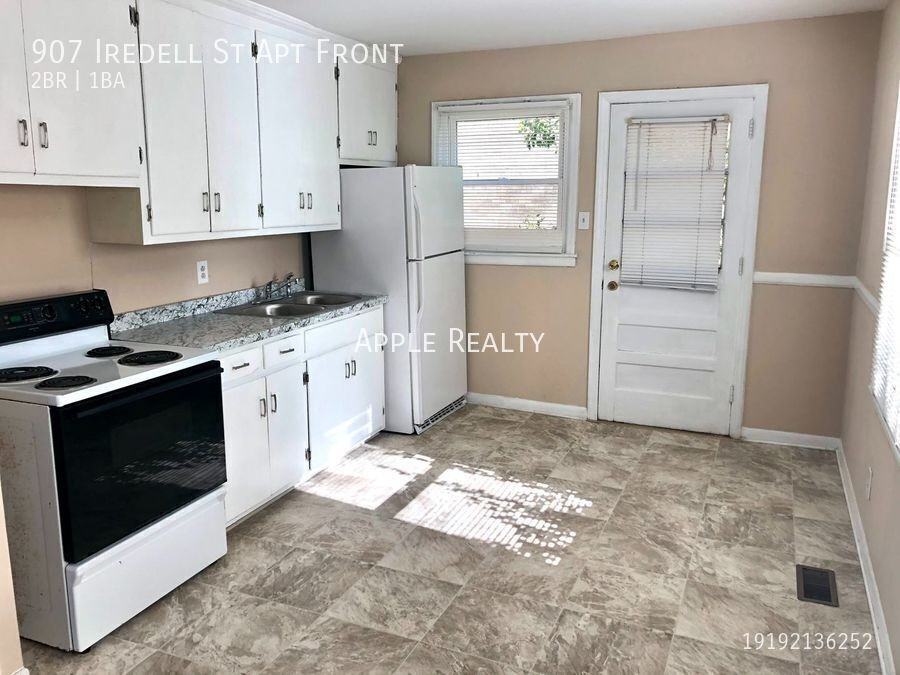 907 907 Iredell St Apt Front - Photo 4 of 7