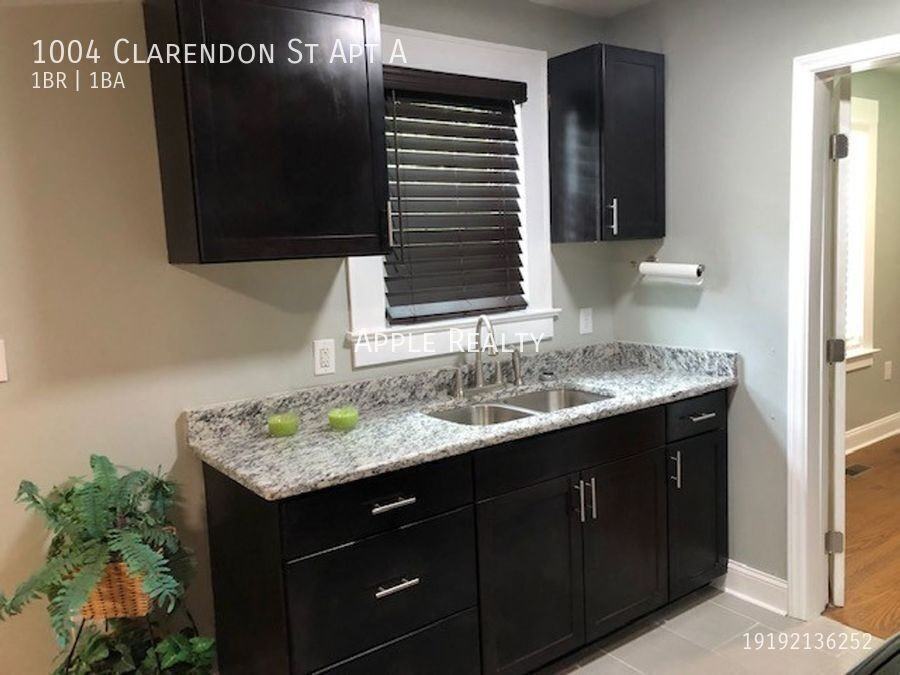 1004 Clarendon St Apt A - Photo 5 of 13