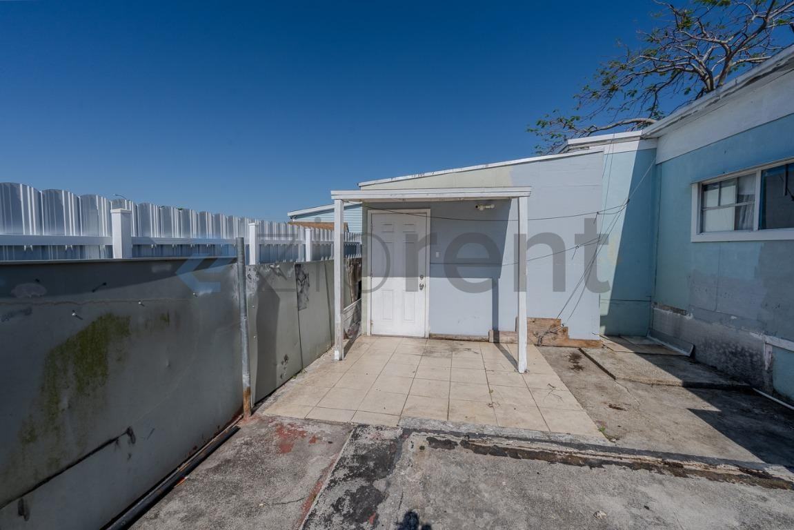 1050 Sw 131st Ave - Photo 4 of 17