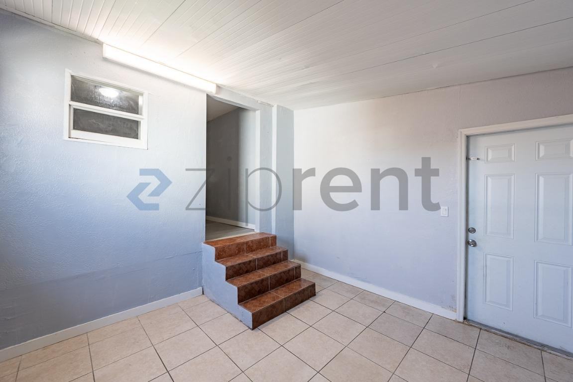 1050 Sw 131st Ave - Photo 5 of 17
