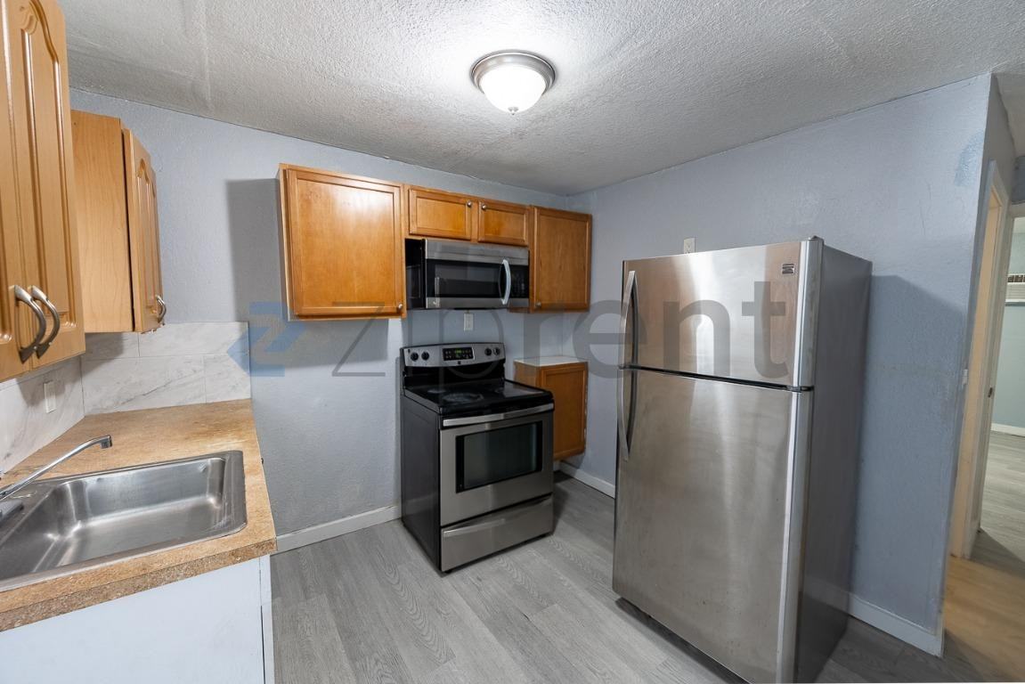 1050 Sw 131st Ave - Photo 6 of 17