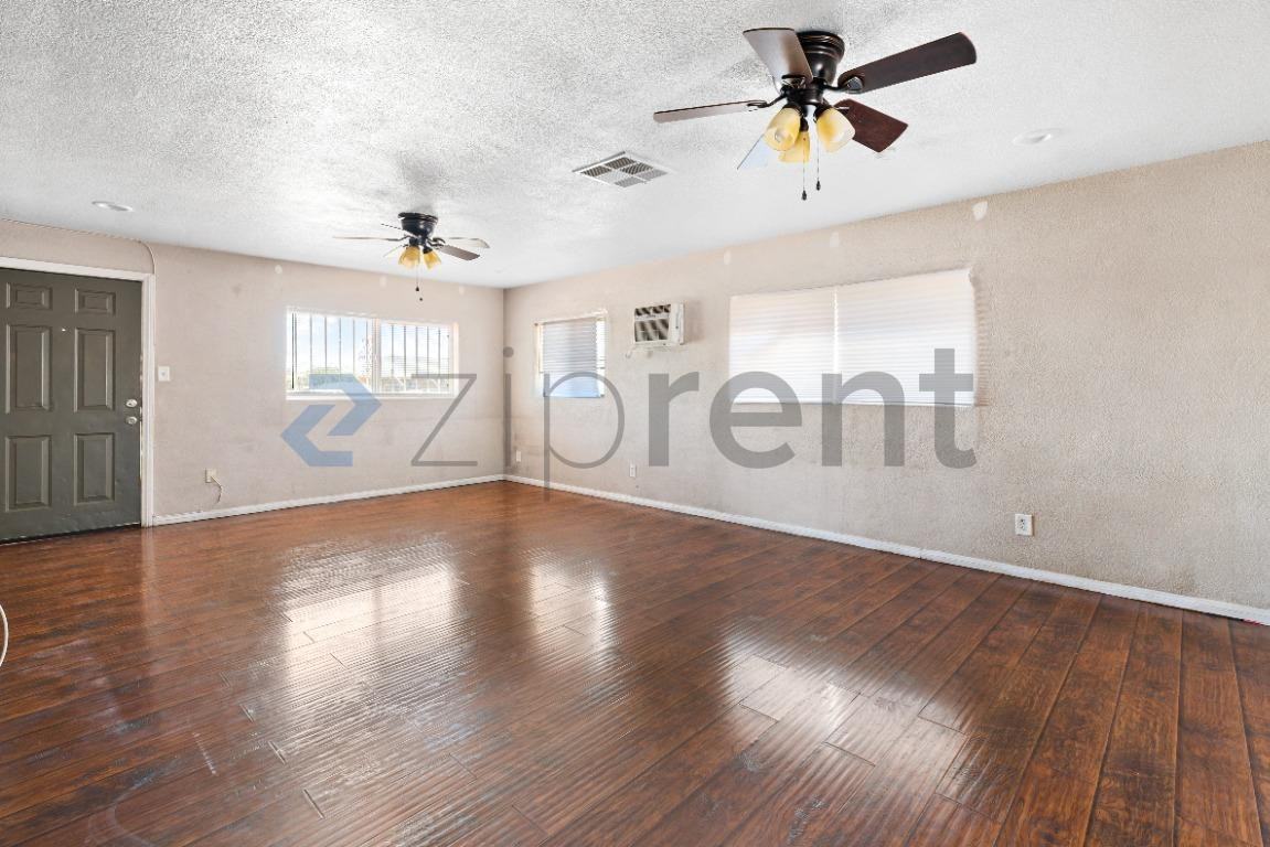 1209 H St - Photo 5 of 22