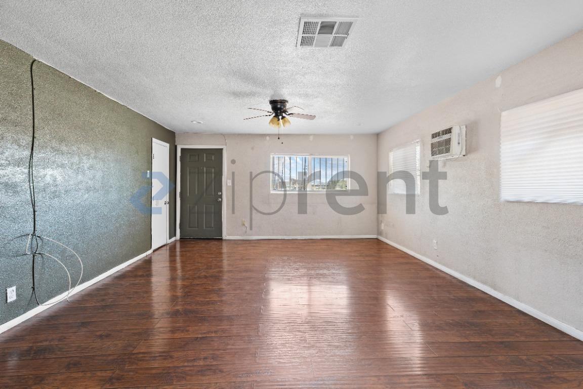 1209 H St - Photo 6 of 22
