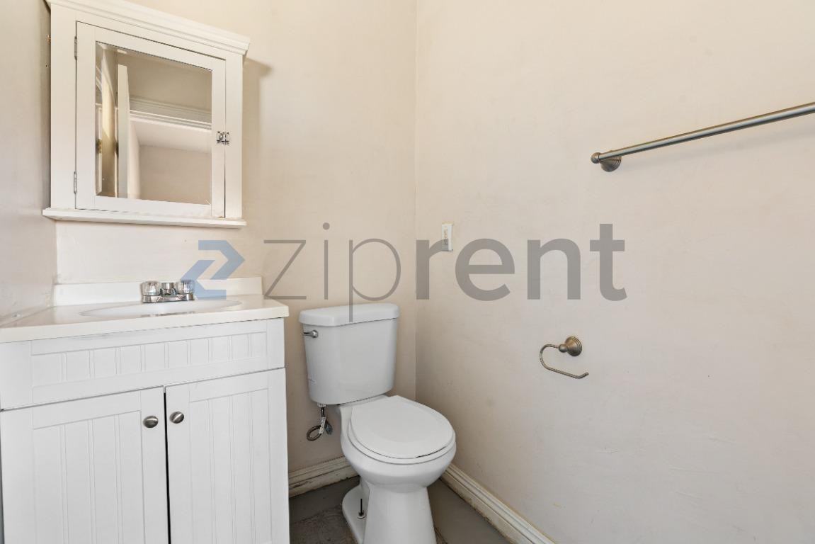 1209 H St - Photo 5 of 14