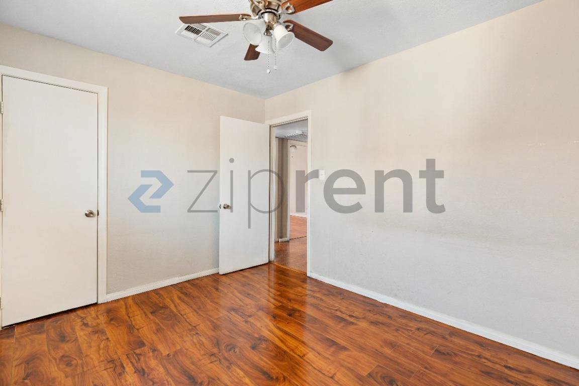 1209 H St - Photo 7 of 14